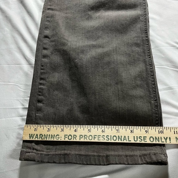 Barbell Men's Relaxed Athletic Fit Jeans - Concrete in color NWT - Picture 6 of 14